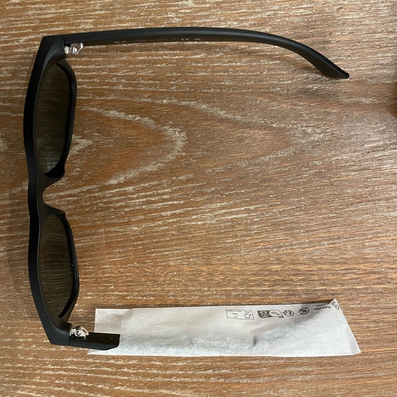 New Wayfarer Ray Ban - Picture 3 of 3